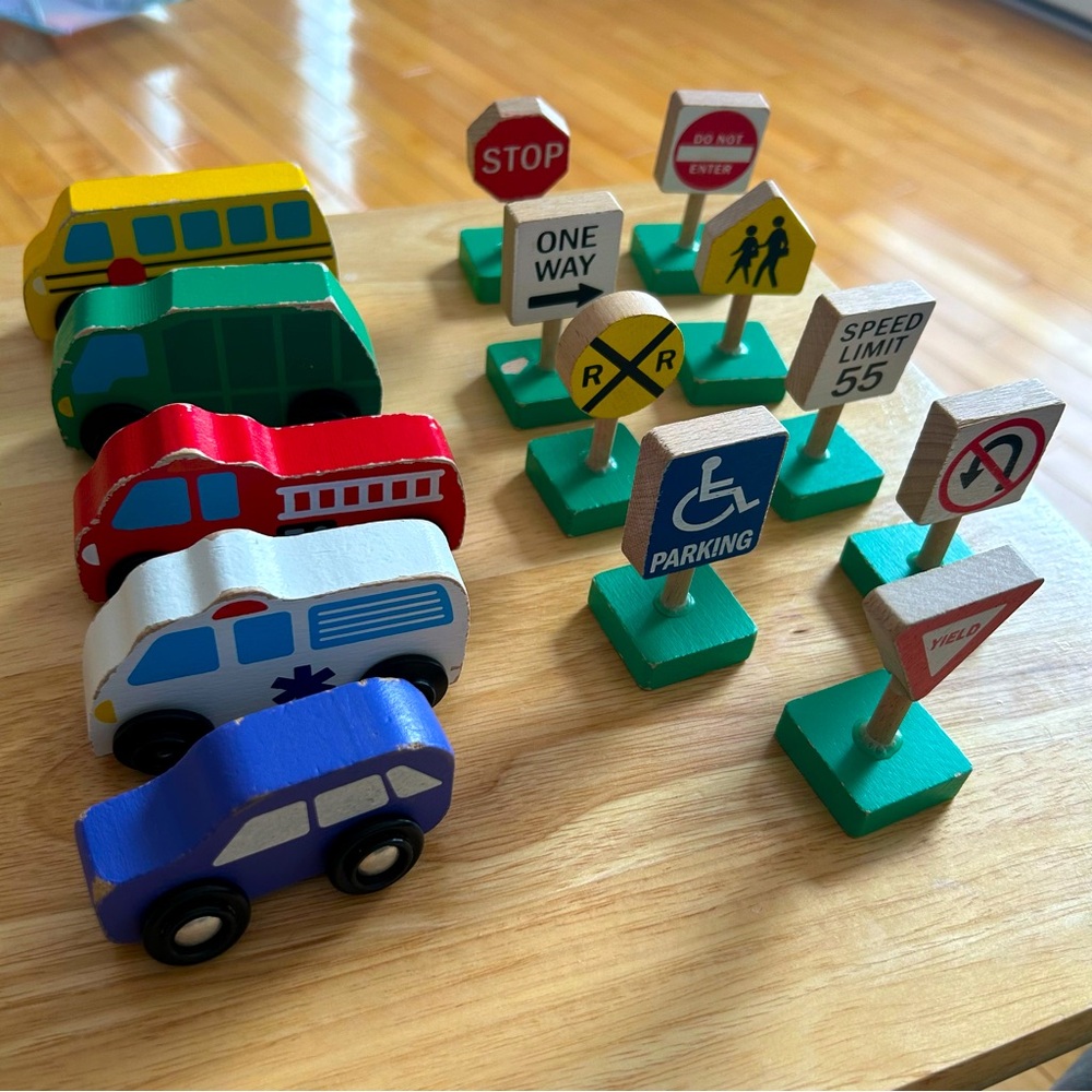 5/$50+FS Melissa & Doug Wooden Vehicles and Traffic Signs